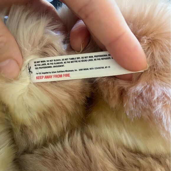 Anthropologie Renata Ombre Faux Fur Cowl Scarf in Neutral Pink Rose NWOT - Picture 5 of 7